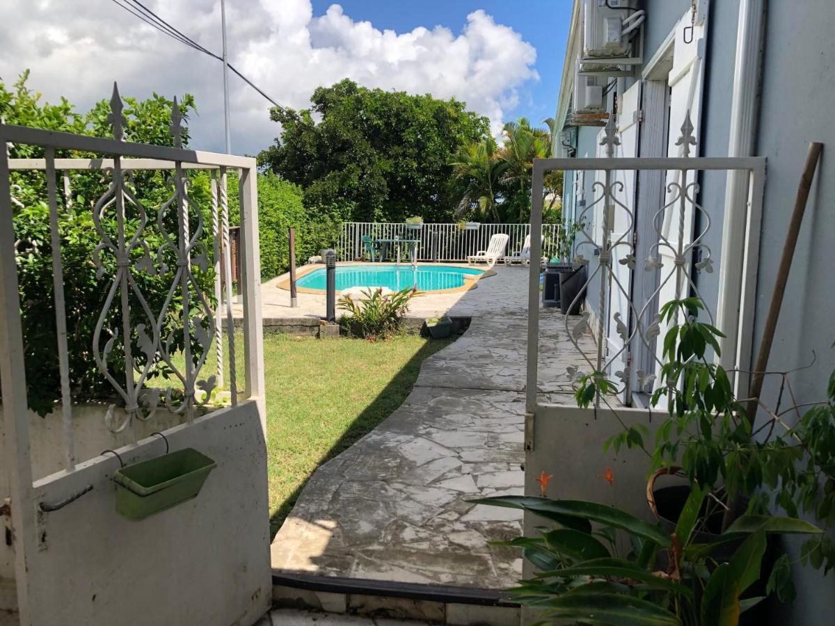 T2 A Convenance Apartment Baie-Mahault Luaran gambar